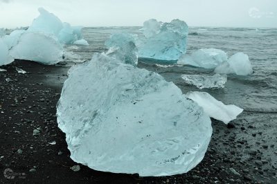 Island Eisblöcke Mannshoch Lavastrand